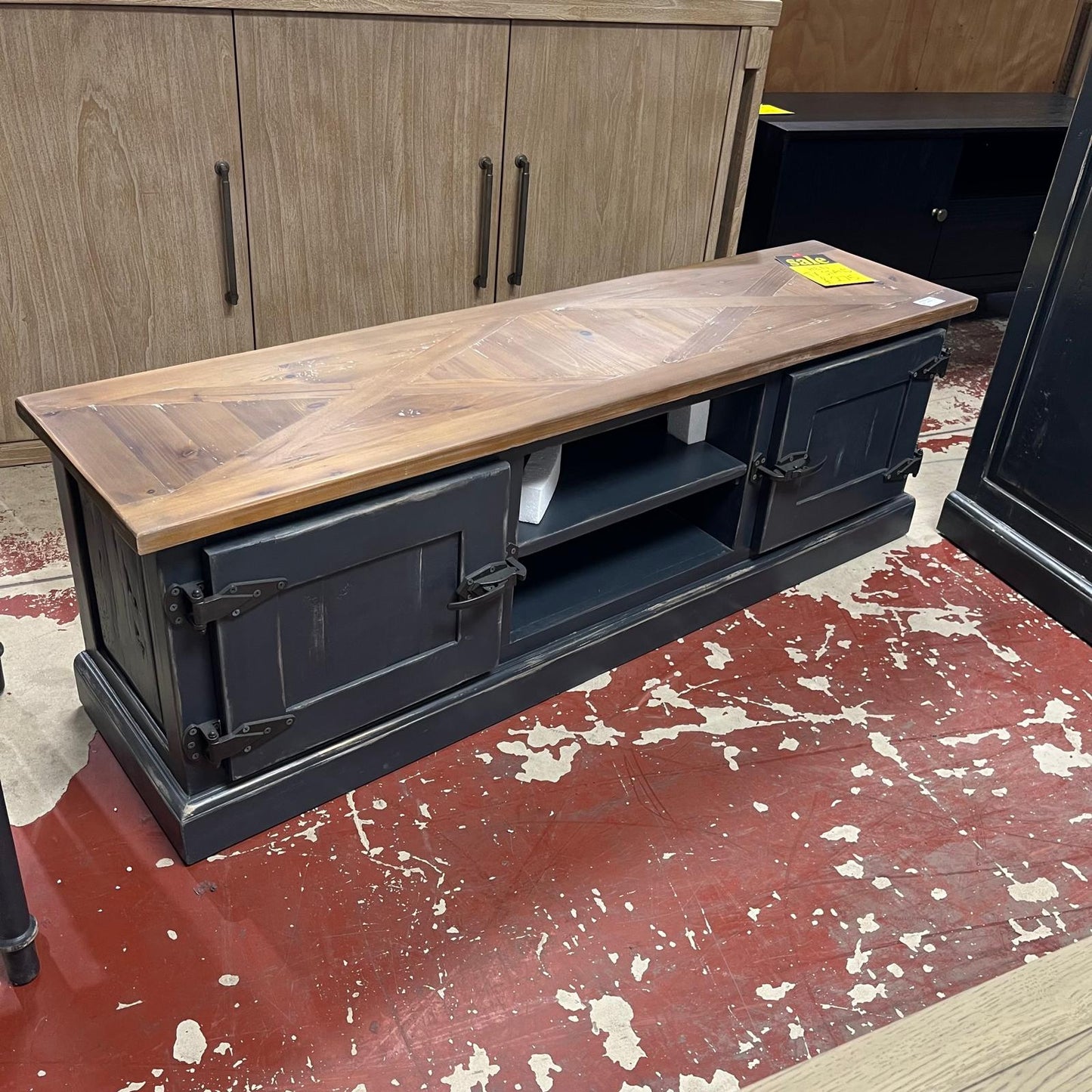 Hen Rustic TV Unit Wide With 2 Doors Sheffield Discount Furniture