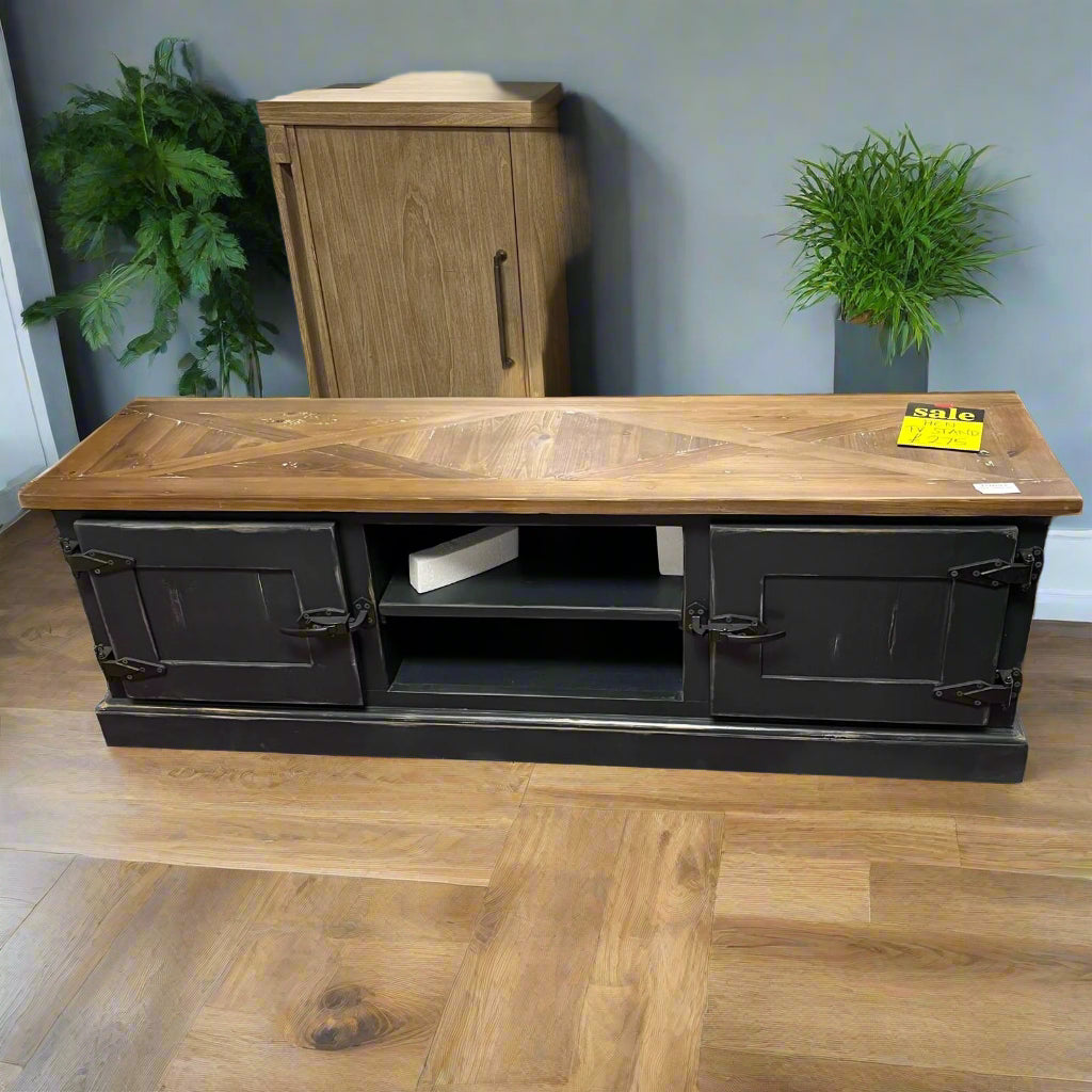 Hen Rustic TV Unit Wide With 2 Doors Sheffield Discount Furniture