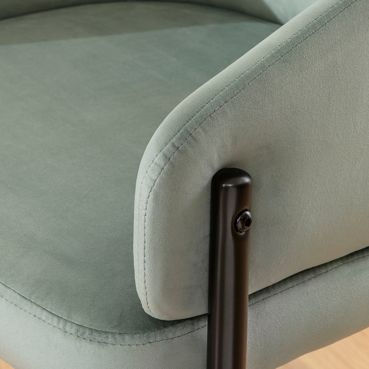 Loki Velvet Carver Dining Chair Green dining chair Such Comfort