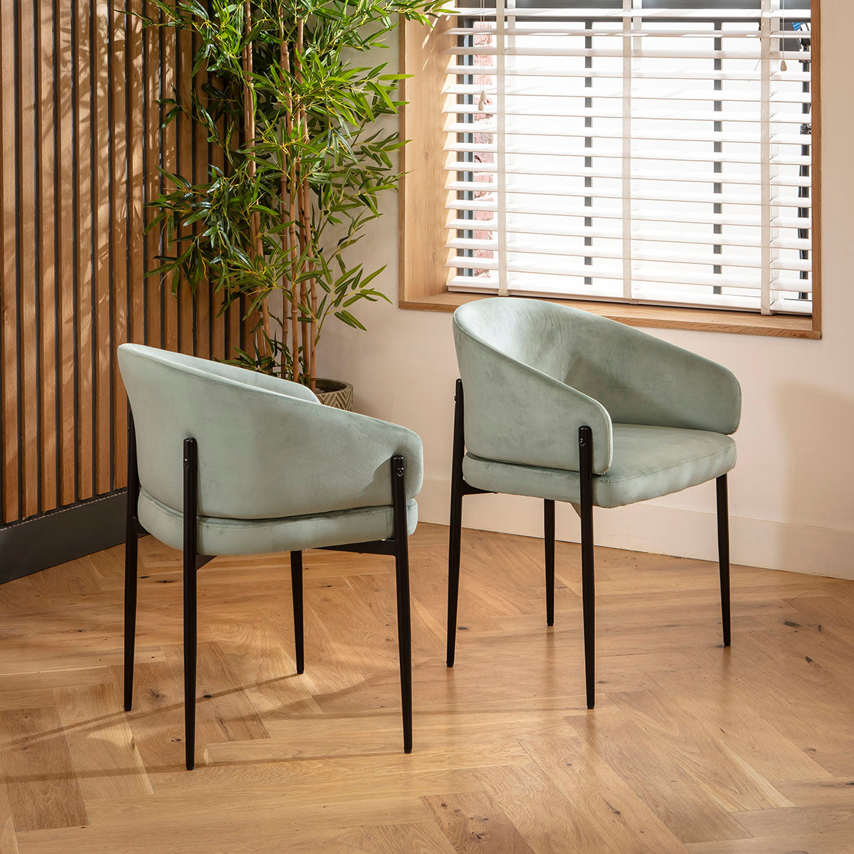 Loki Velvet Carver Dining Chair Green dining chair Such Comfort