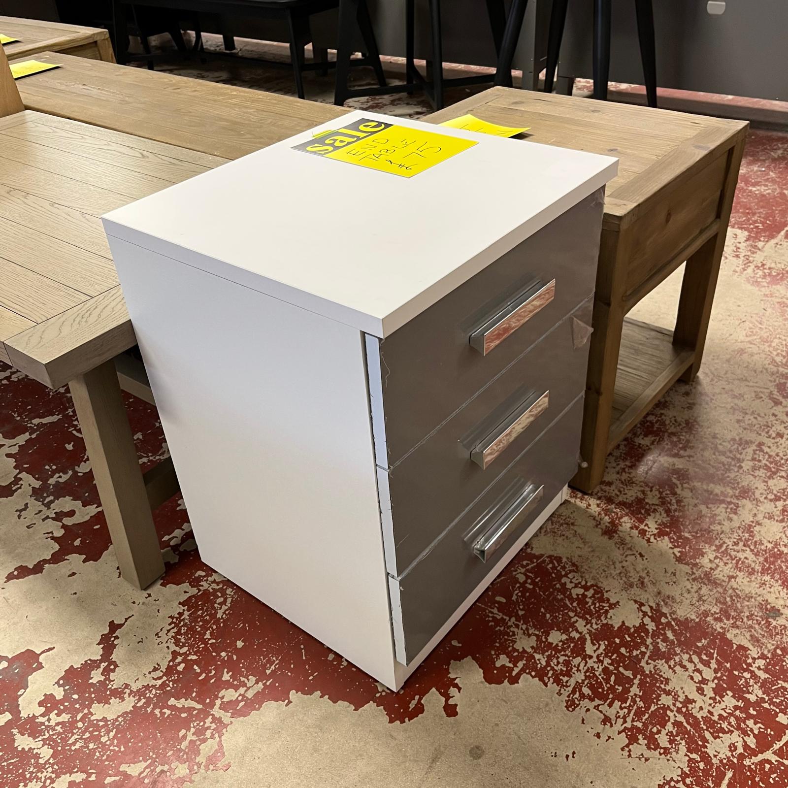 End Table 3 Drawers White And Grey Sheffield Discount Furniture