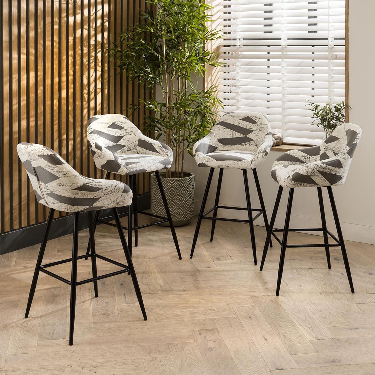 4 Maddox Counter Height Bar Stools Cream Sheffield Discount Furniture