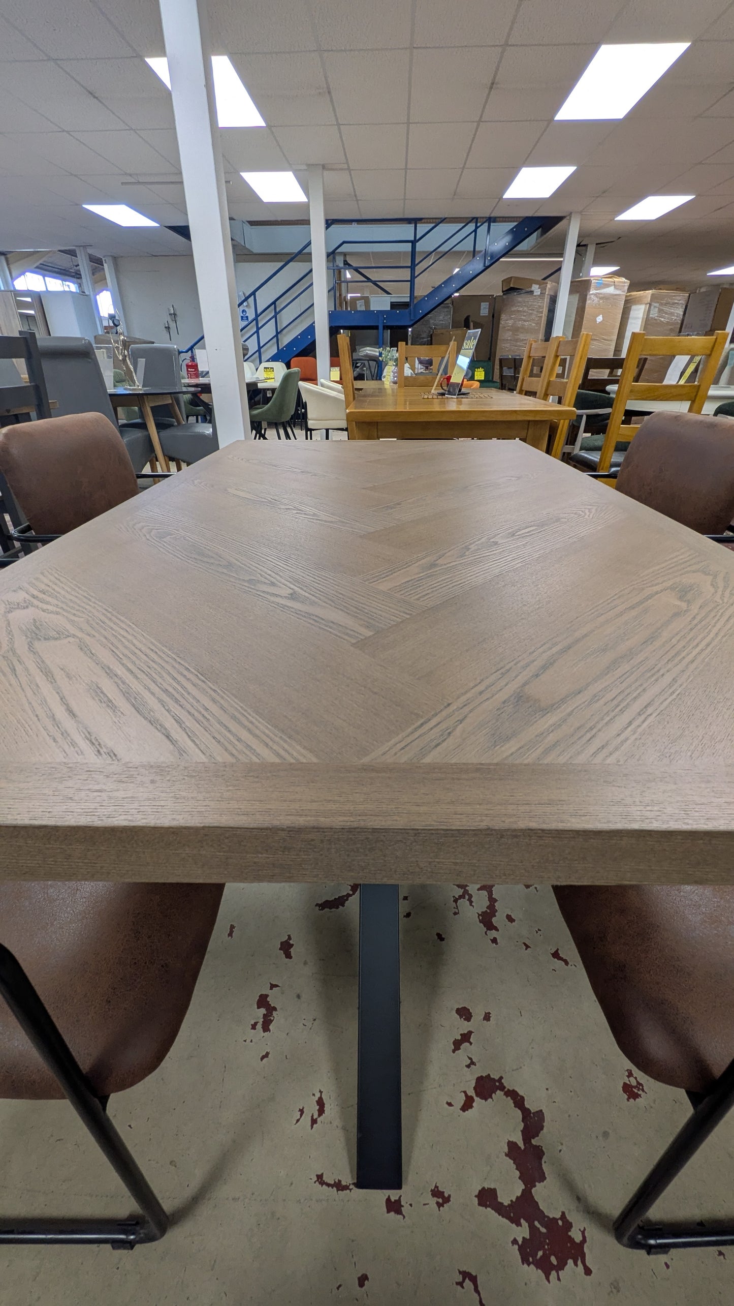 Zara 1.4m fixed top dark wood table