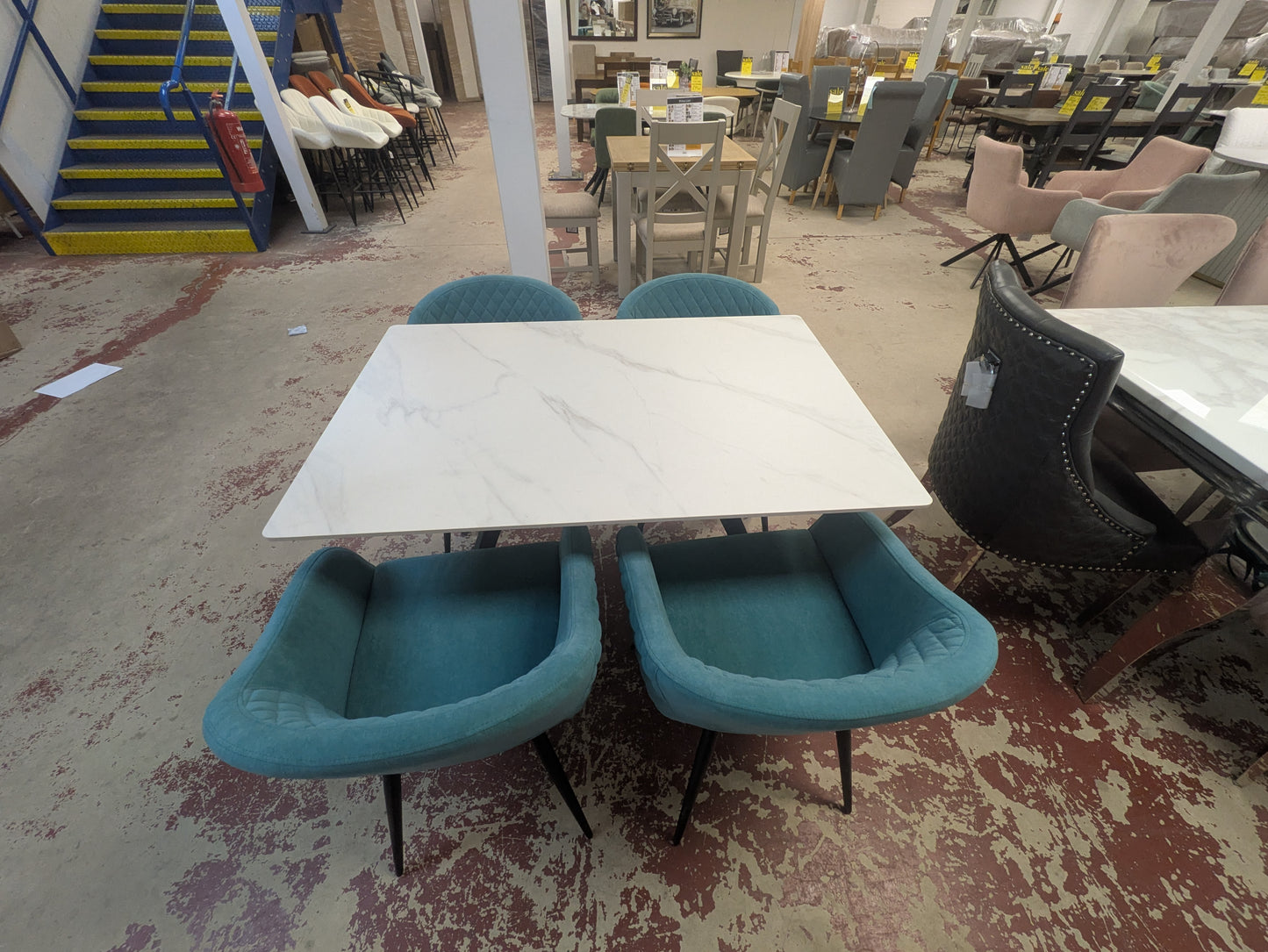 White Timor table + 4x Lucy teal chairs