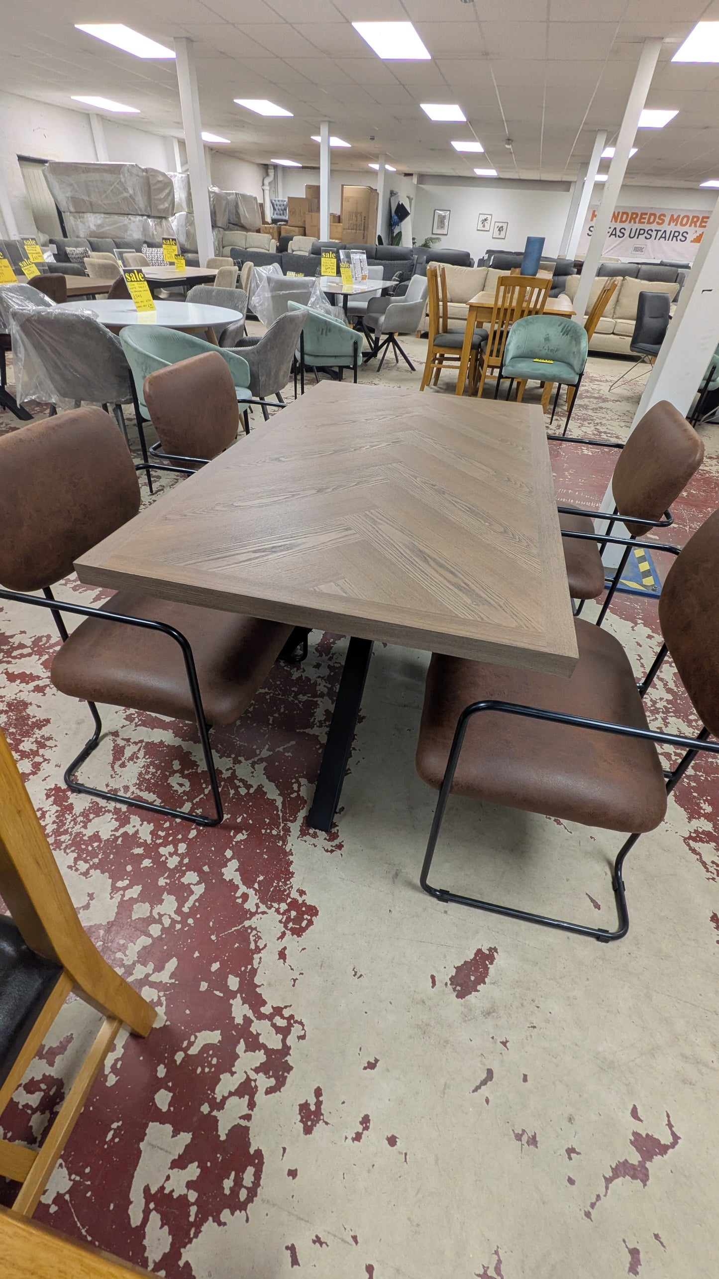 Zara 1.4m fixed top dark wood table